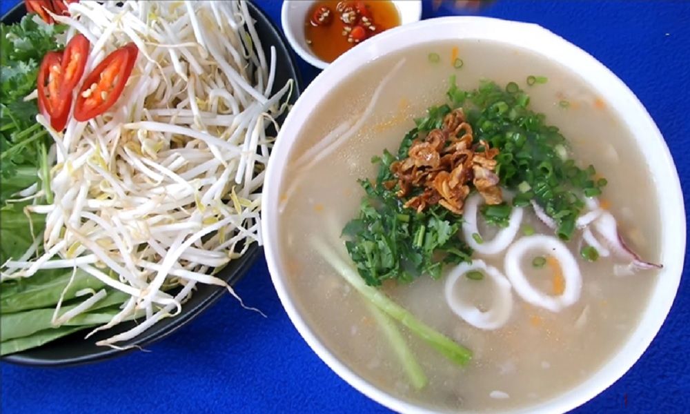 Cháo mực nấu giá đỗ