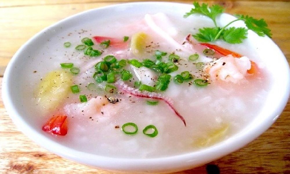 Cháo mực nấu hành tây
