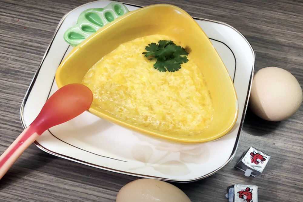 Cháo phô mai trứng gà cho bé ăn dặm