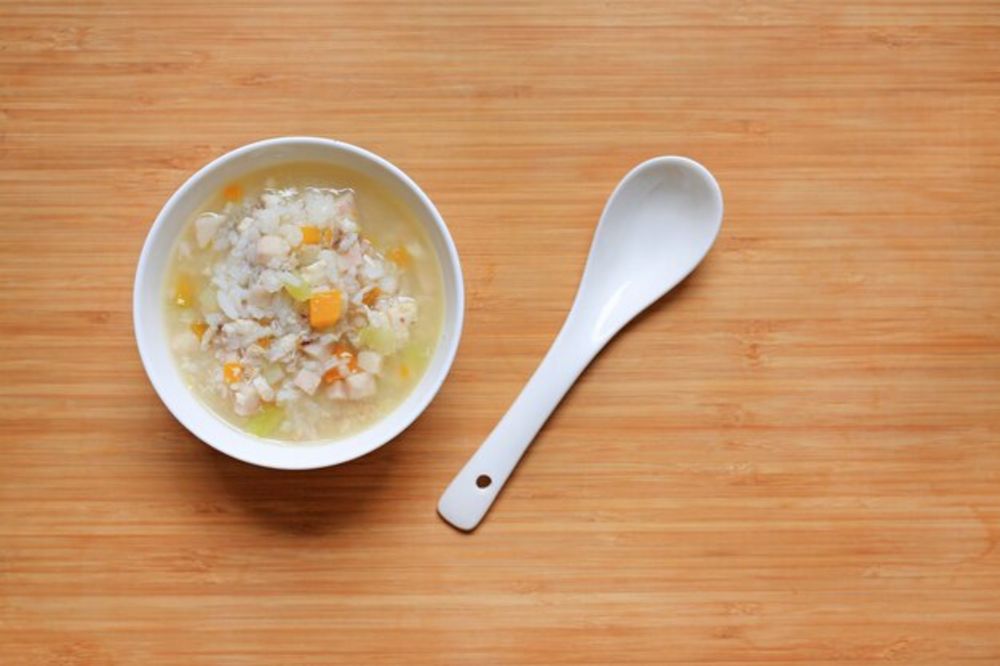 Cháo thịt bò hành tây cho bé ăn dặm