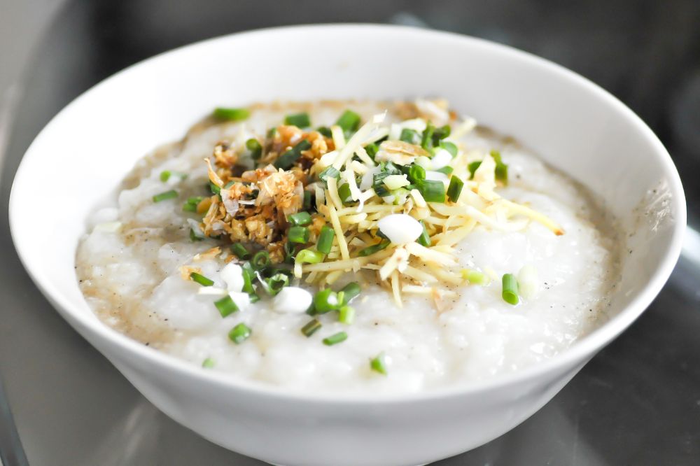 Cháo thịt bò hạt sen cho bé ăn dặm