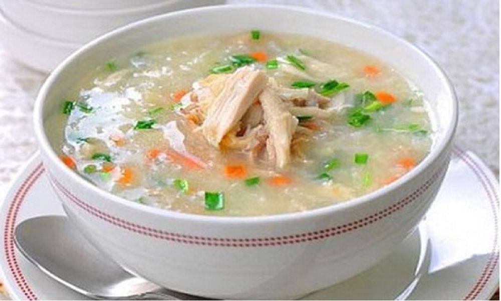Cháo thịt gà nấu rau củ