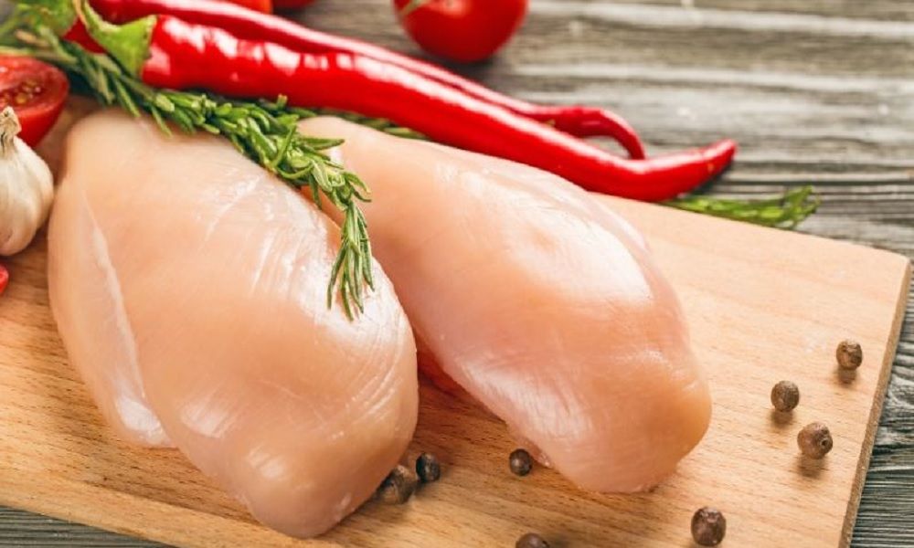 Chế biến thịt gà cho bé ăn dặm một ngày bao nhiêu là đủ?