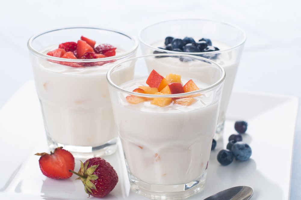 Chọn sữa chua có hương vị trái cây giúp bé ăn ngon miệng
