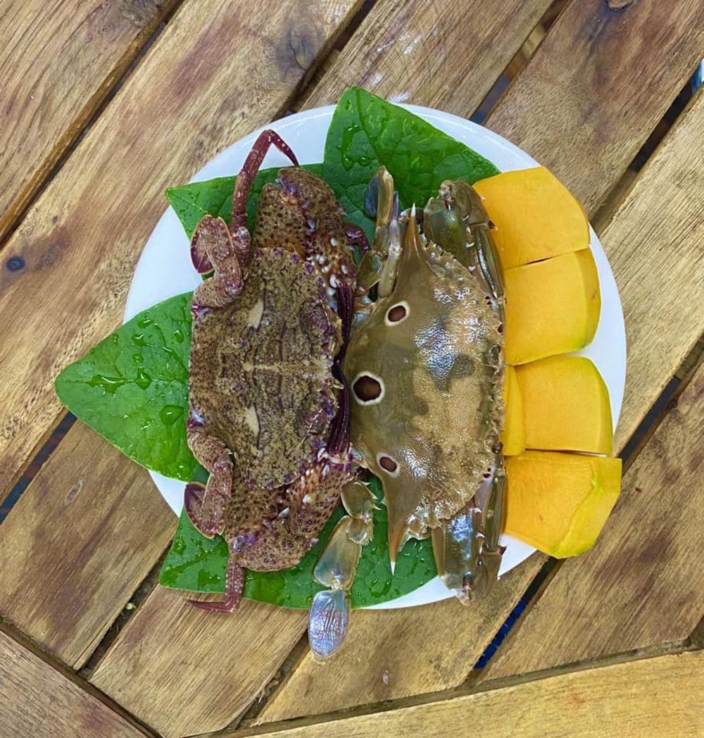 Chuẩn bị nguyên liệu nấu cháo bí đỏ, cua