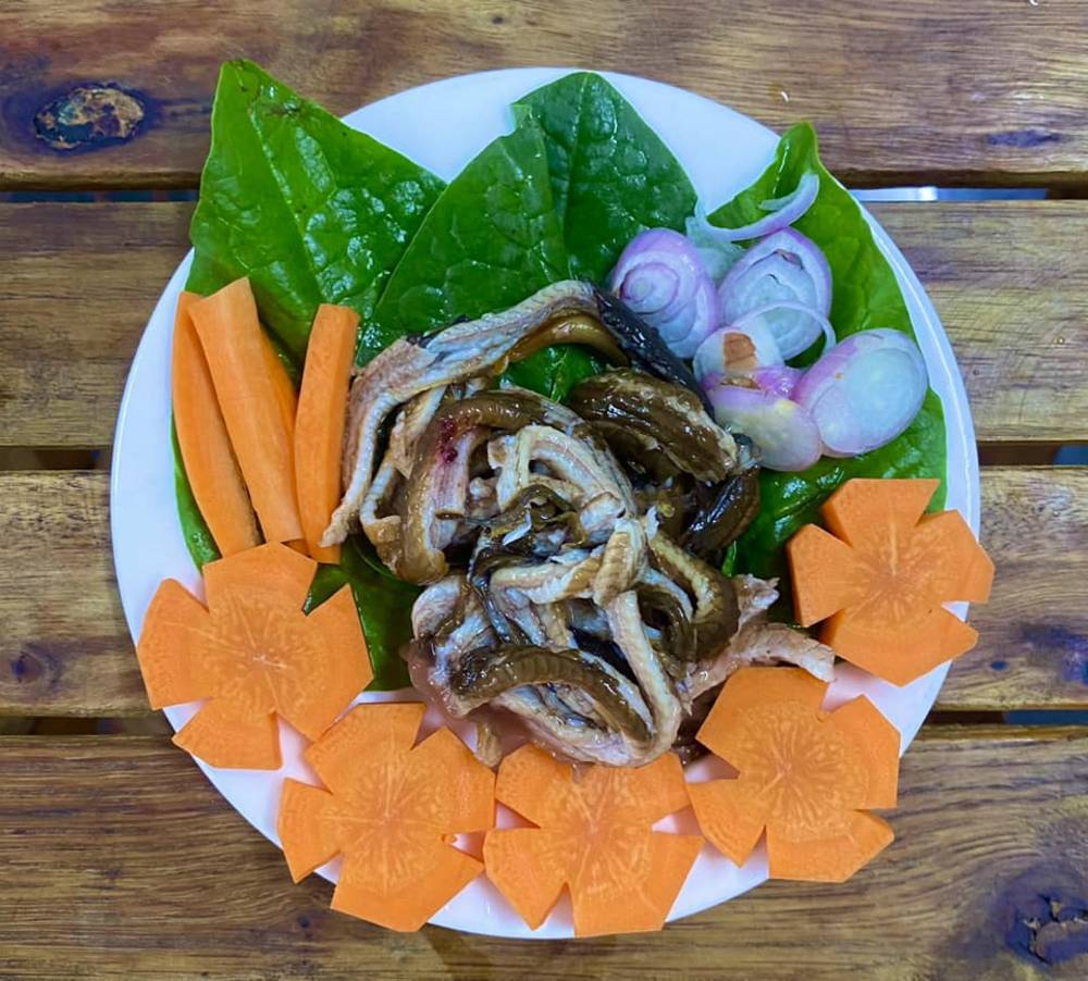 Chuẩn bị nguyên liệu nấu cháo lươn cà rốt