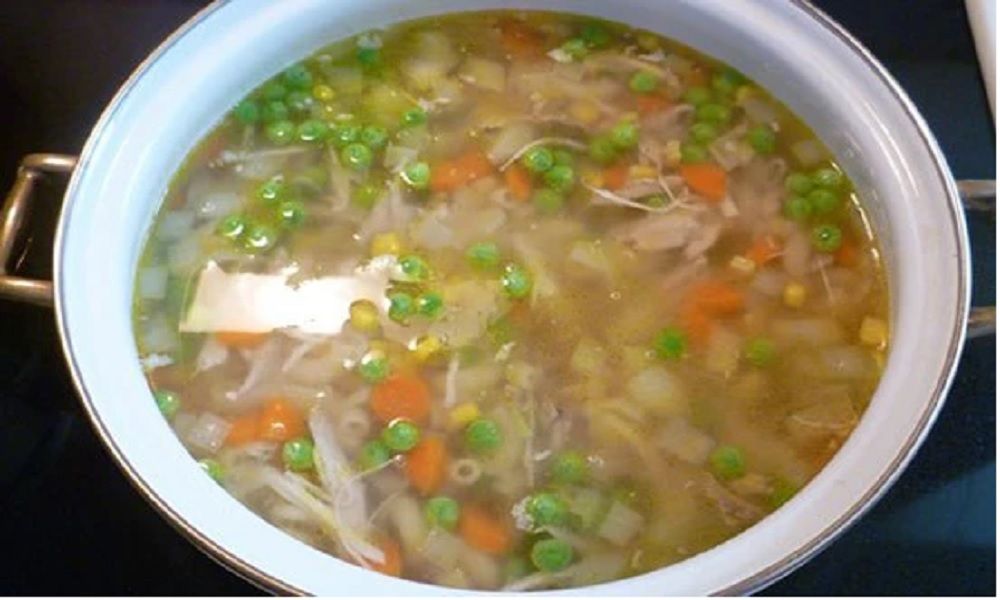 Nấu súp ngô ngọt đậu hà lan cho bé ăn dặm