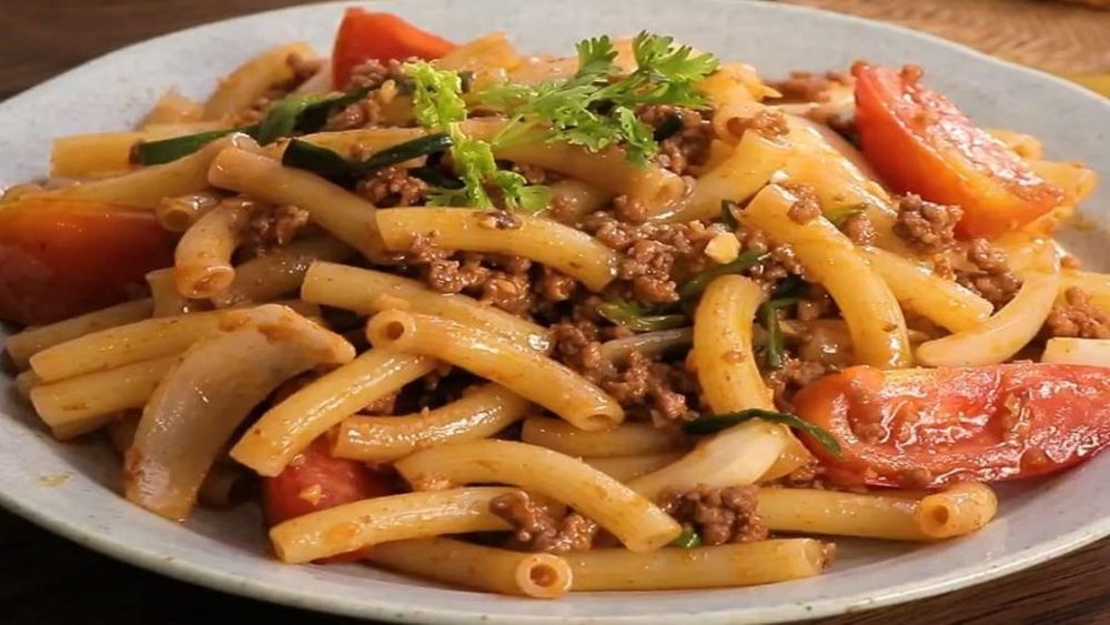 Nui xào thịt bò sốt cà chua cho bé