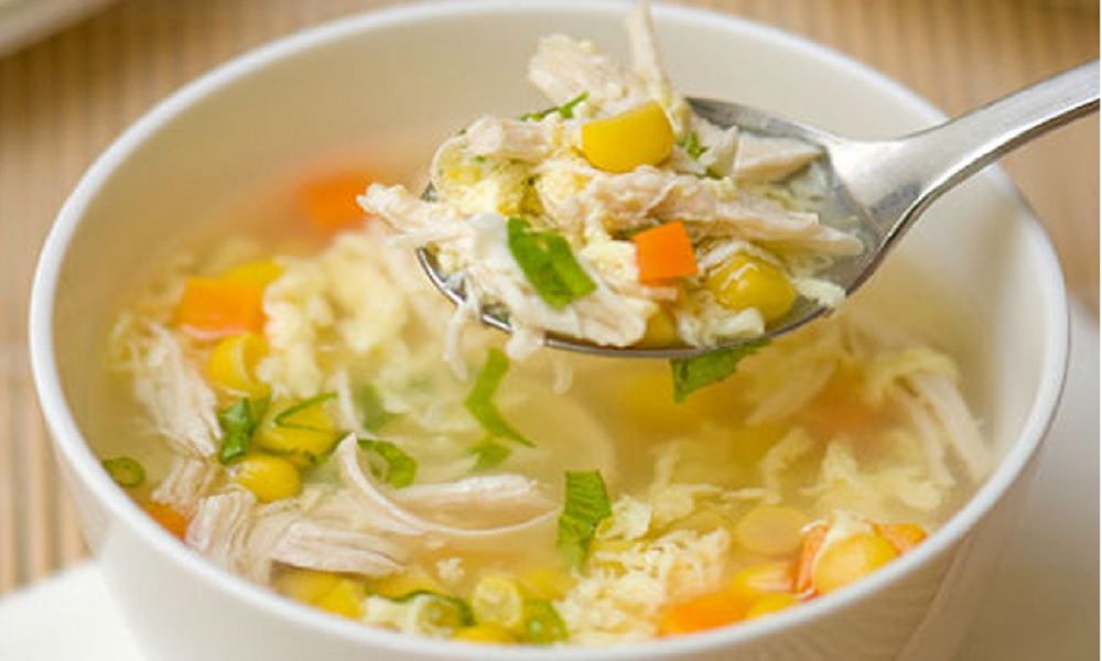 Súp thịt gà, ngô ngọt, rau củ