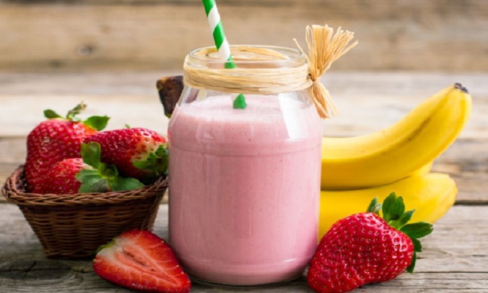 Sữa dâu tây chuối cho bé ăn dặm