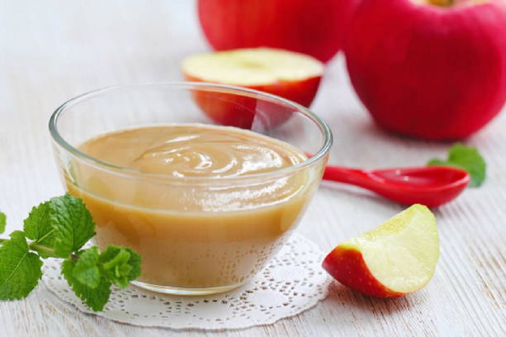 Thành phẩm táo nghiền làm bữa phụ ăn dặm cho bé thơm ngon