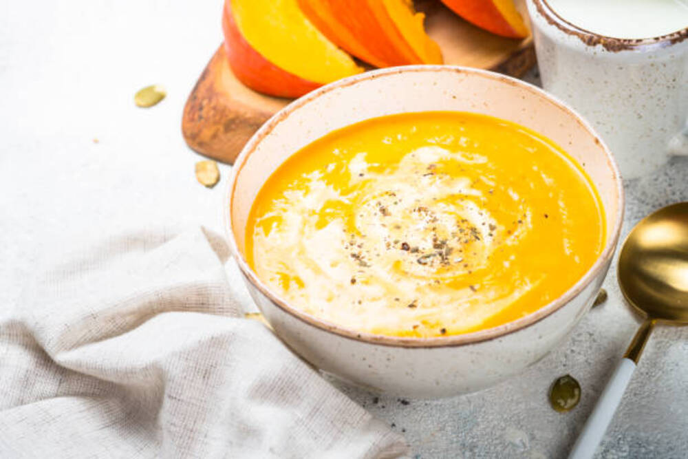 Cháo cá hồi bí đỏ cho bé 7 tháng tuổi