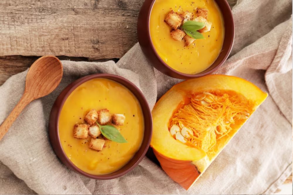 Cháo gà hấp bí đỏ cho bé ăn dặm