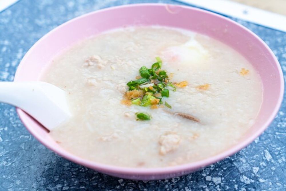 Cháo gà lúa mạch cho bé ăn dặm