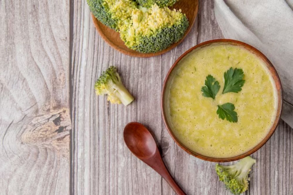 Cháo gà súp lơ cho bé ăn dặm