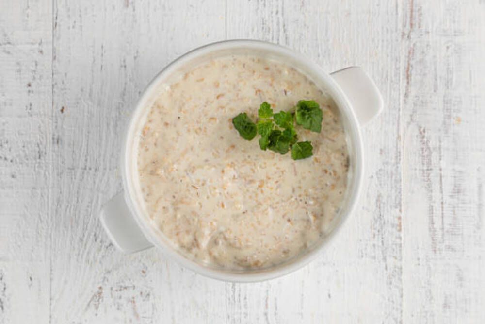 Cháo yến mạch, cá hồi, khoai lang cung cấp nhiều dưỡng chất thiết yếu cho trẻ