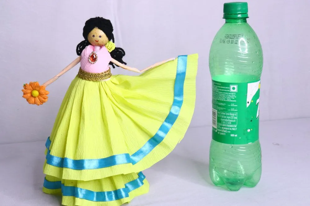 Búp bê từ chai nhựa vừa xinh xắn vừa bảo vệ môi trường