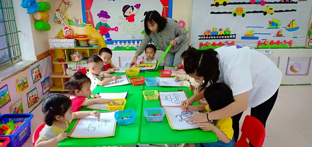 Từ 16 - 24 tháng tuổi là độ tuổi "vàng" để cho trẻ đi học giúp bé phát triển nhiều kỹ năng 