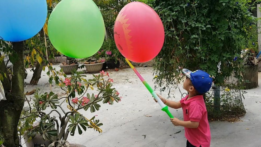 Đồ chơi gõ/đập bóng – món đồ chơi vận động giúp bé phát triển kỹ năng và giải tỏa năng lượng (Ảnh: sưu tầm internet).