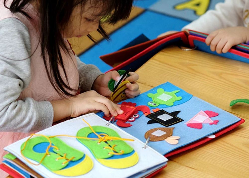 Kinh nghiệm đọc sách cùng bé 2 tuổi thu hút, vui vẻ