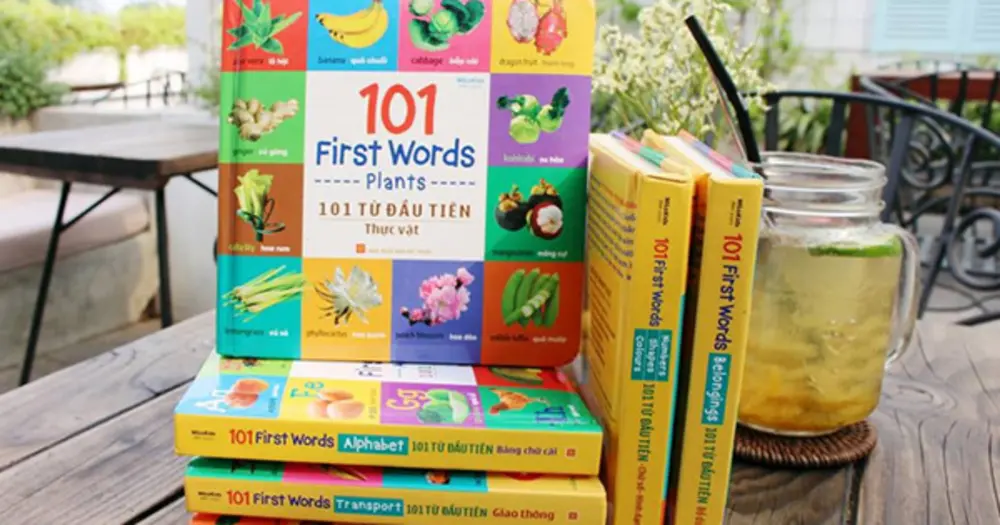 Bộ sách “101 từ đầu tiên” tập trung vào việc giúp bé làm quen với những từ vựng đầu tiên trong cuộc sống