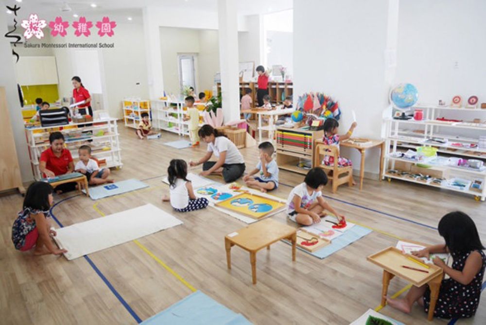 Môi trường Montessori khuyến khích trẻ tự lập và tôn trọng nhu cầu cá nhân (Ảnh: sưu tầm internet).