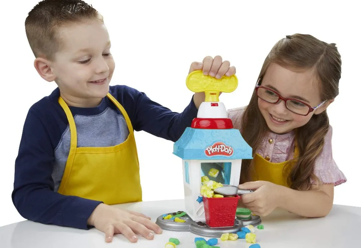 Đồ chơi đóng vai kích thích trí tưởng tượng và kỹ năng hội thoại ở trẻ