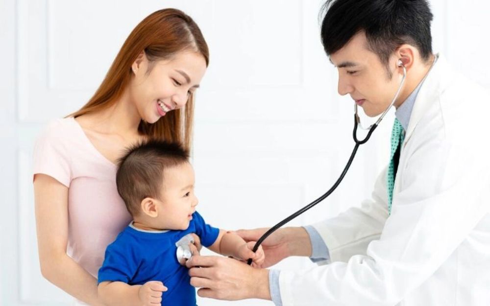 Tham khảo ý kiến chuyên gia là bước quan trọng khi nghi ngờ trẻ chậm nói