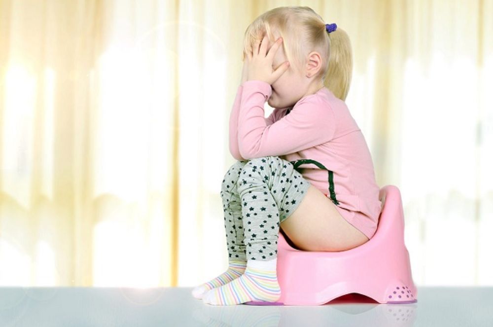 Nhiều bé không kiểm soát được việc đại tiện không phải vì "lười" mà là do nguyên nhân bên trong chưa được hiểu đúng