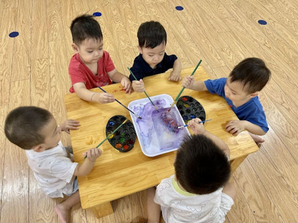 Hoạt động: Khám phá sự tan màu của đá viên