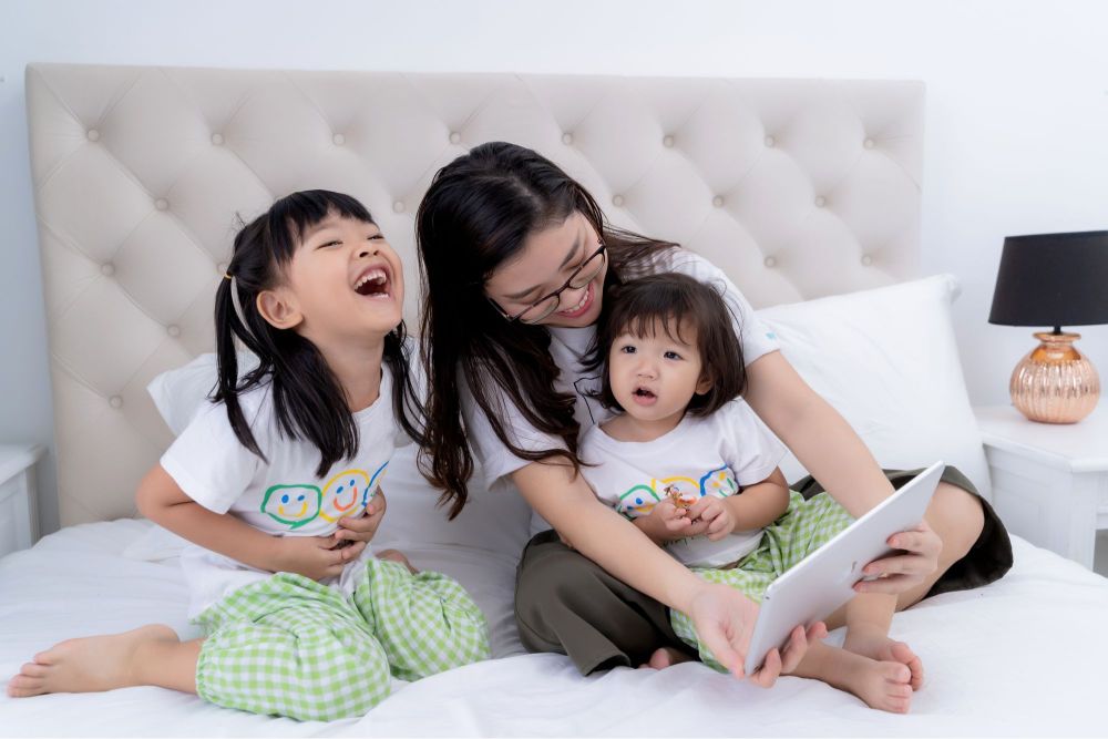 Đồng hành cùng con xem hoạt hình giúp tăng cường tương tác và hiệu quả học hỏi