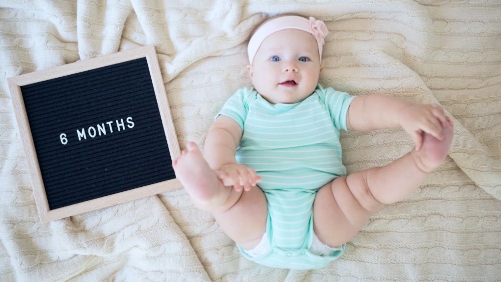 Cha mẹ nên quan sát và điều chỉnh lịch sinh hoạt phù hợp theo nhịp cá nhân của bé, không nên rập khuôn tuyệt đối (Ảnh: sưu tầm internet).