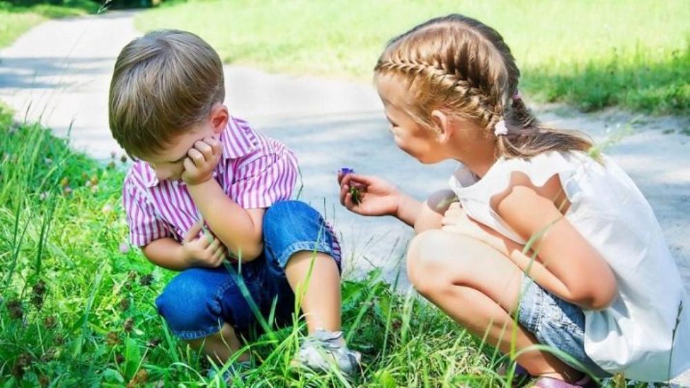 Vận động là nhu cầu thiết yếu cho sự phát triển của trẻ 2 tuổi (Ảnh: sưu tầm internet).