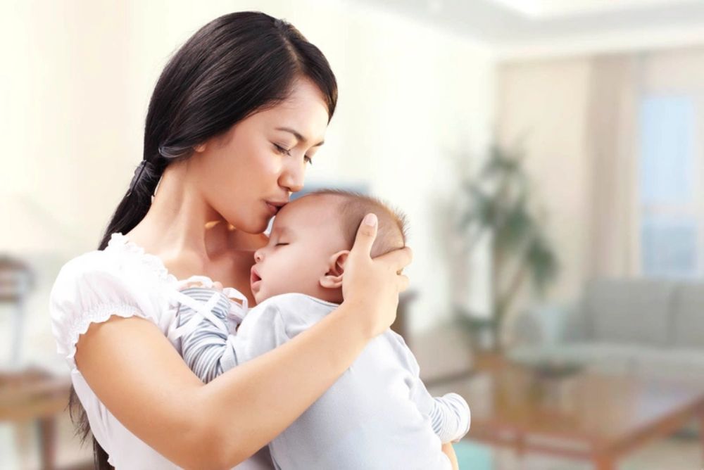 Mẹo giúp bé thoải mái và mẹ đỡ mỏi khi bế