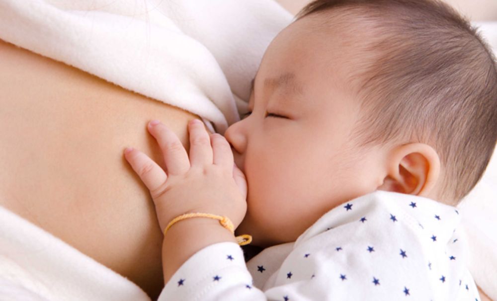 Các tổ chức y tế hàng đầu khuyến cáo trẻ dưới 6 tháng nên bú mẹ hoàn toàn