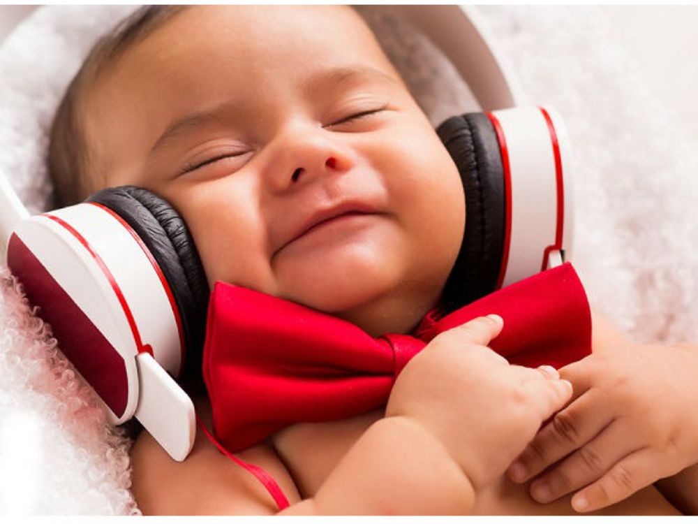 Những lo lắng phổ biến của cha mẹ khi cho bé nghe nhạc tiếng Anh