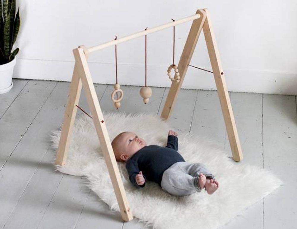 Kệ chữ A – Rèn khả năng cầm nắm, phối hợp mắt – tay