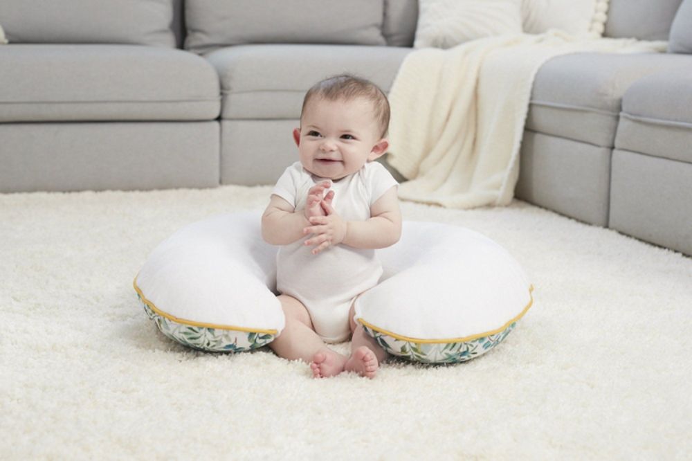 Kỹ năng "tự ngồi" đòi hỏi sự phối hợp của cơ lưng, bụng và khả năng giữ thăng bằng