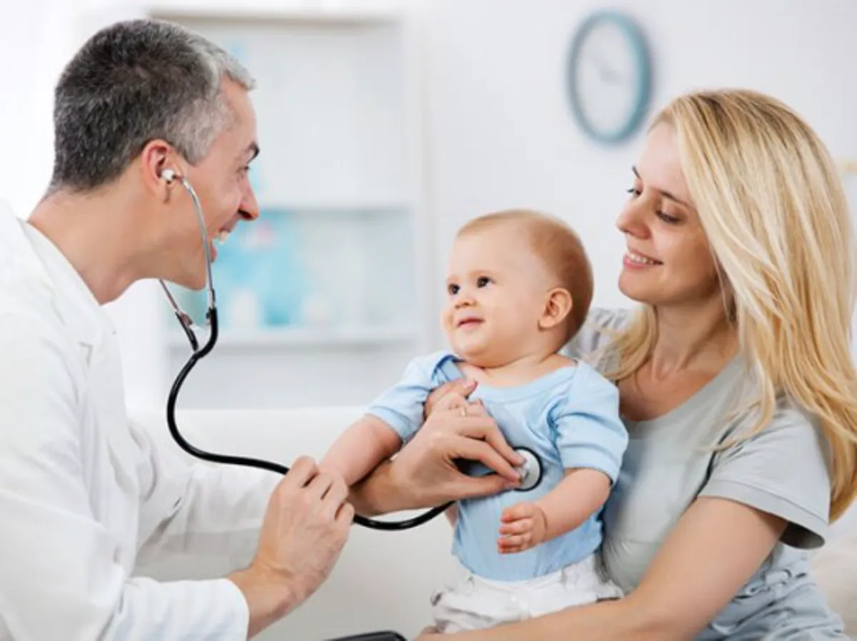 Đừng ngần ngại tìm kiếm sự tư vấn y tế chuyên nghiệp khi nhận thấy các dấu hiệu bất thường ở trẻ (Ảnh: sưu tầm internet).