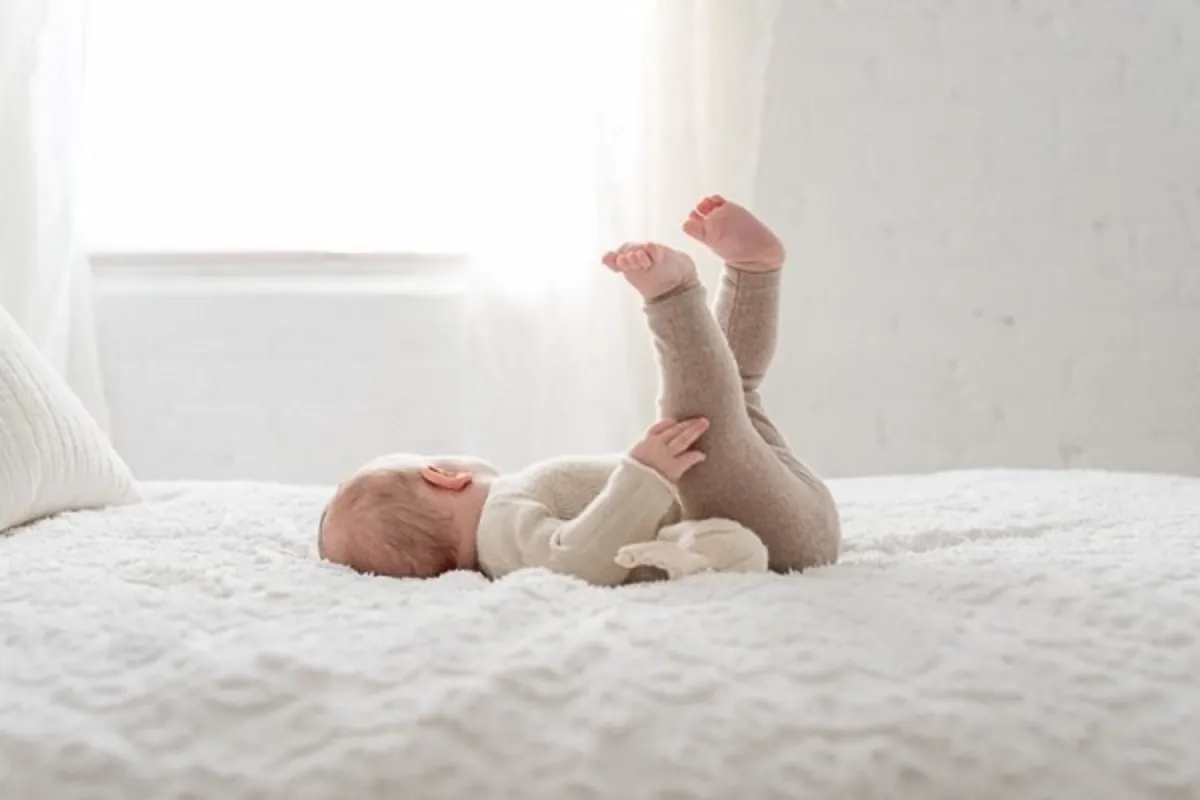 Vận động ban ngày giúp bé tiêu hao năng lượng và ngủ đêm sâu hơn (Ảnh: sưu tầm internet).