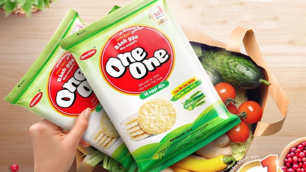 Cần cân nhắc kỹ lưỡng trước khi cho bé 1 tuổi thử bánh gạo One One (Ảnh: sưu tầm internet).