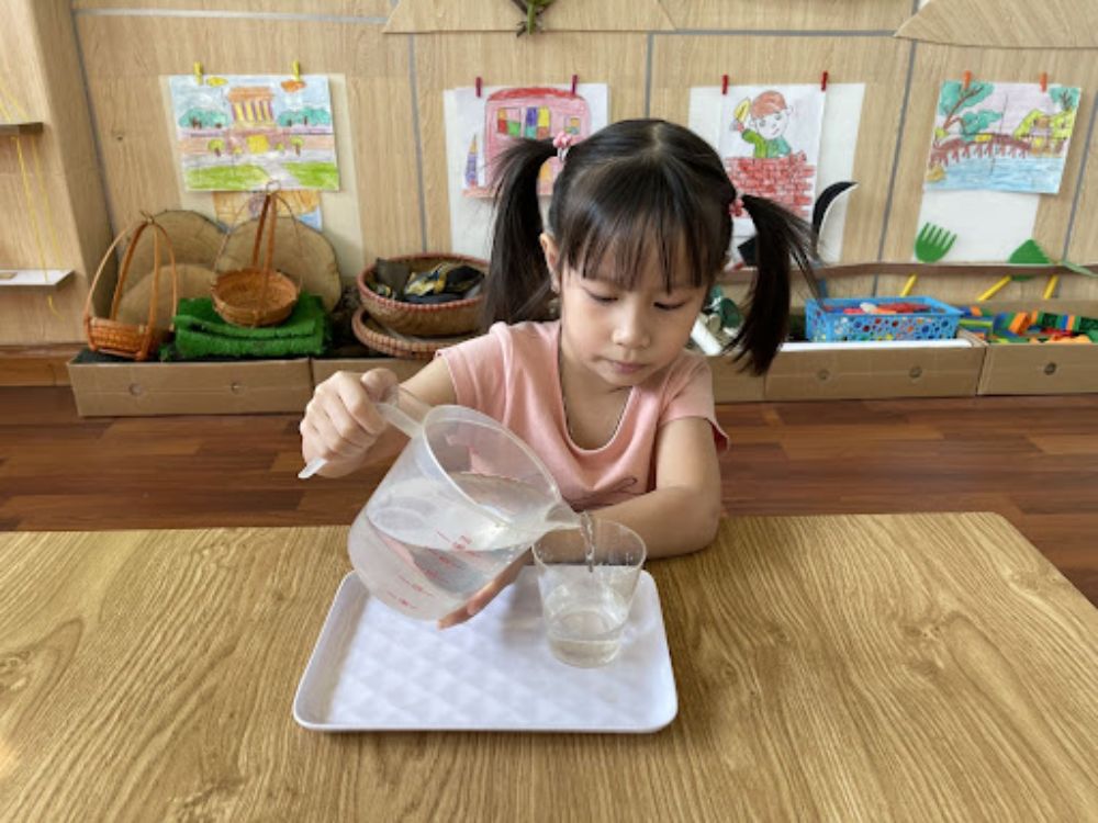 Cho con tập nhãn nước