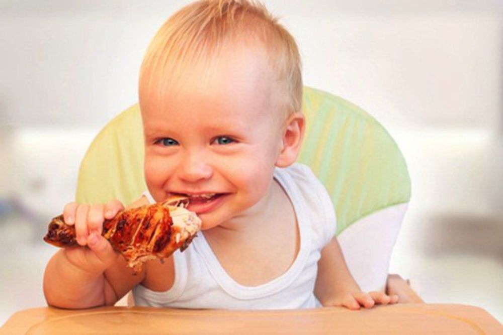 Luôn tham khảo ý kiến bác sĩ nếu bạn có bất kỳ lo ngại nào về chế độ ăn dặm của bé (Ảnh: sưu tầm internet).