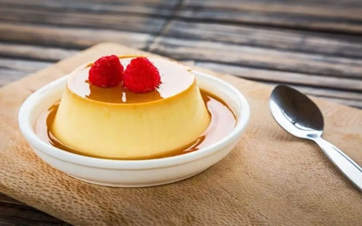 Bánh flan là món phụ giàu dinh dưỡng, giúp bé làm quen với hương vị mới lạ