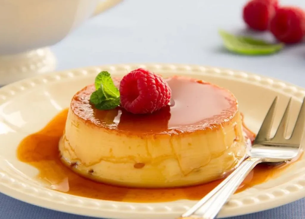 Kết hợp flan với trái cây nghiền giúp tăng hương vị và dinh dưỡng cho bé