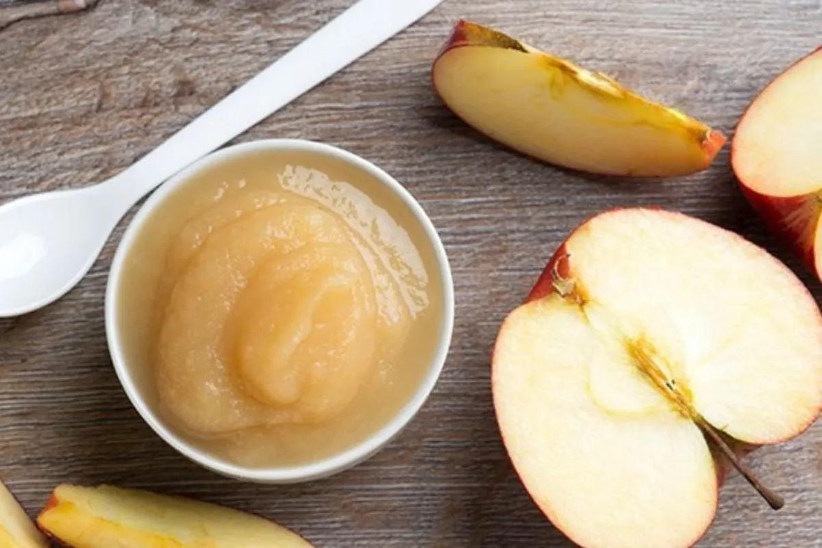 Bữa phụ có kết cấu đơn giản và nhẹ nhàng hơn bữa chính, giúp bé làm quen dần với việc ăn dặm