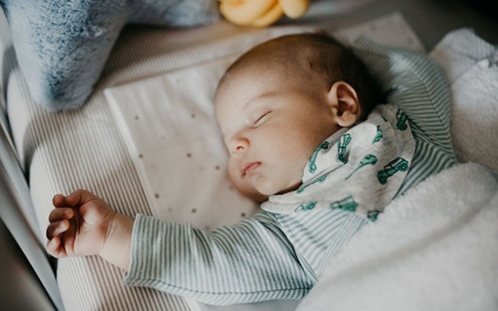 Giấc ngủ đủ và sâu giúp trẻ 6 tháng phát triển toàn diện về thể chất và trí não