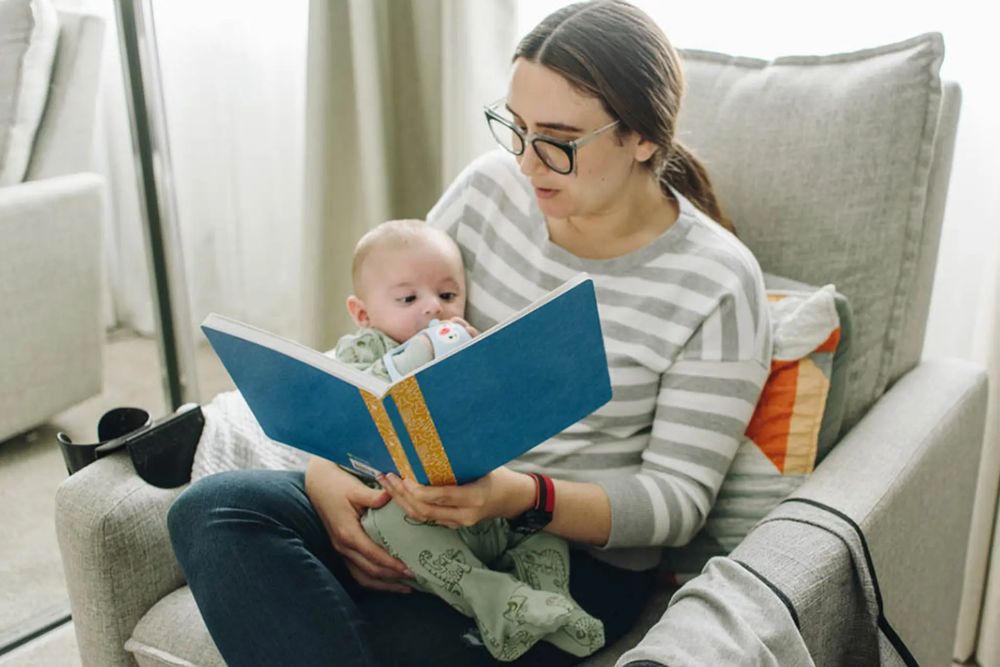 đọc sách cho bé 6 tháng tuổi