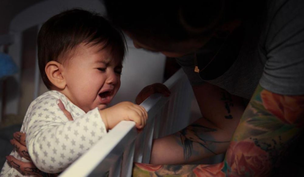 Hãy lưu lại các dấu hiệu này để xử lý kịp thời khi con khóc đêm bất thường