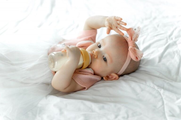 Bé 7 tháng mấy tiếng bú 1 lần